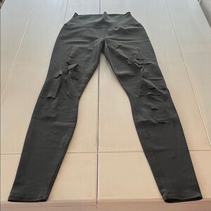 Alo/Rip shred form fitting leggings/NWOT/gray/small